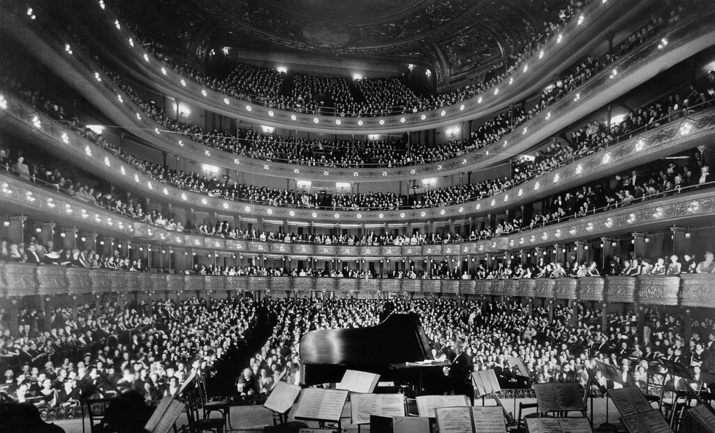 Metropolitan Opera, New York, Noir et Blanc, Etats Unis, salle remplie, est Americain