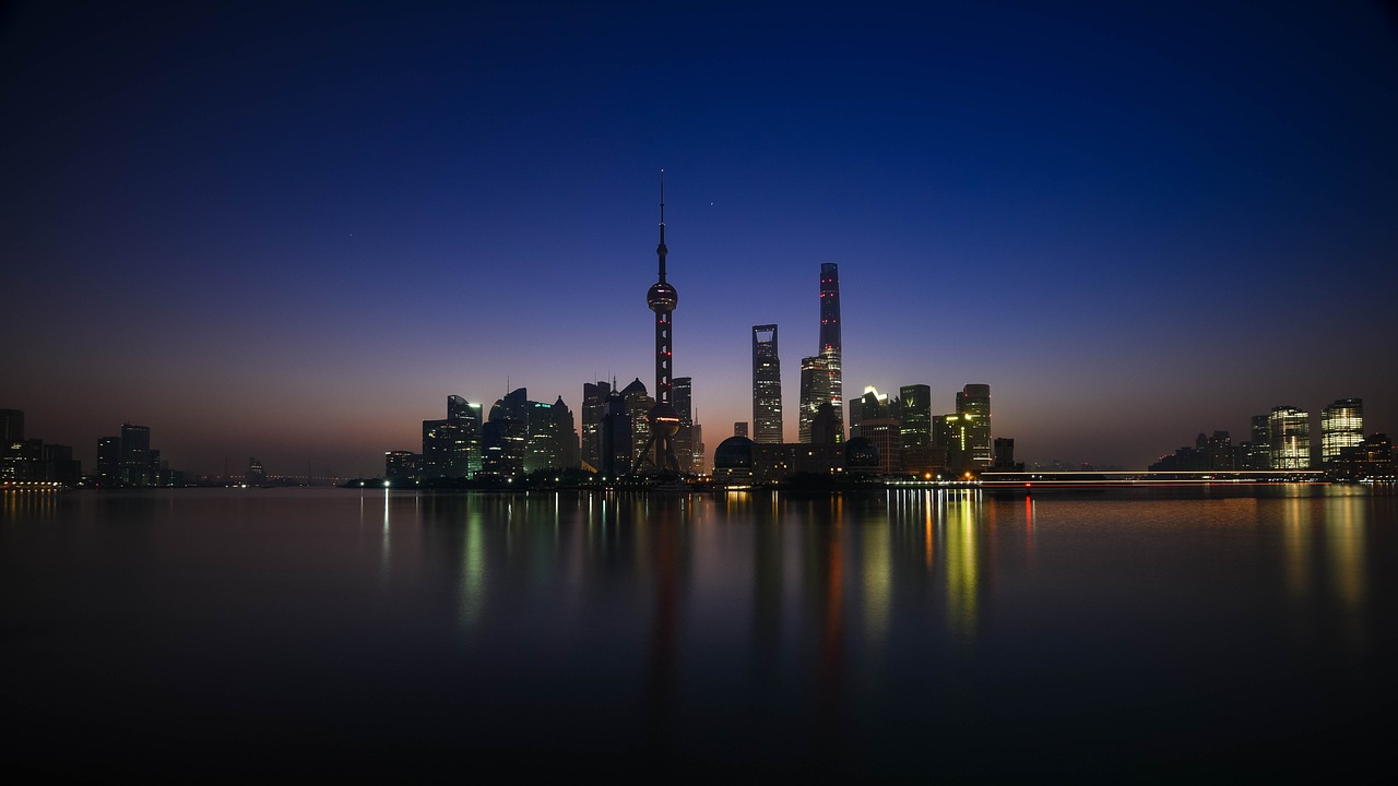 Shanghai avec la lumière de fin de coucher de soleil, Chine, Asie